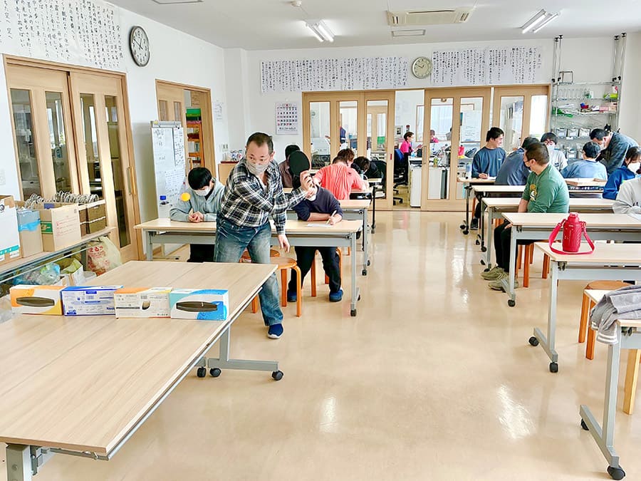 多目的室で各々過ごす様子