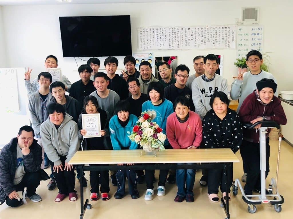 皆勤賞の表彰と集合写真