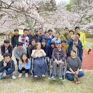 桜と記念撮影